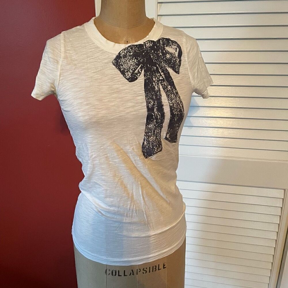 J CREW | white short sleeve t with black bow collar print XS